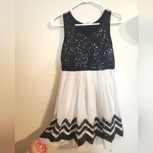 Knit works Black and white chevron Size 10